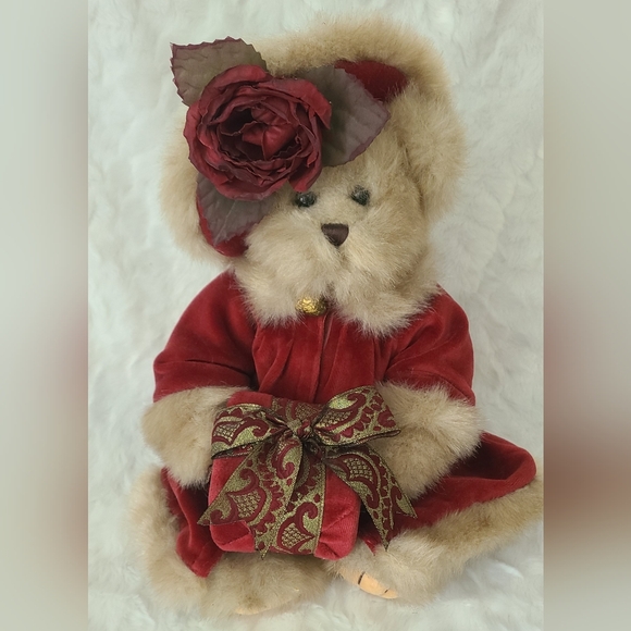 Bearington Bears - Retired Virginia, Christmas Bear, 14"H, Posable. - Picture 11 of 11